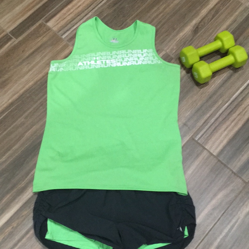 Women’s medium under armor heat gear athletic top